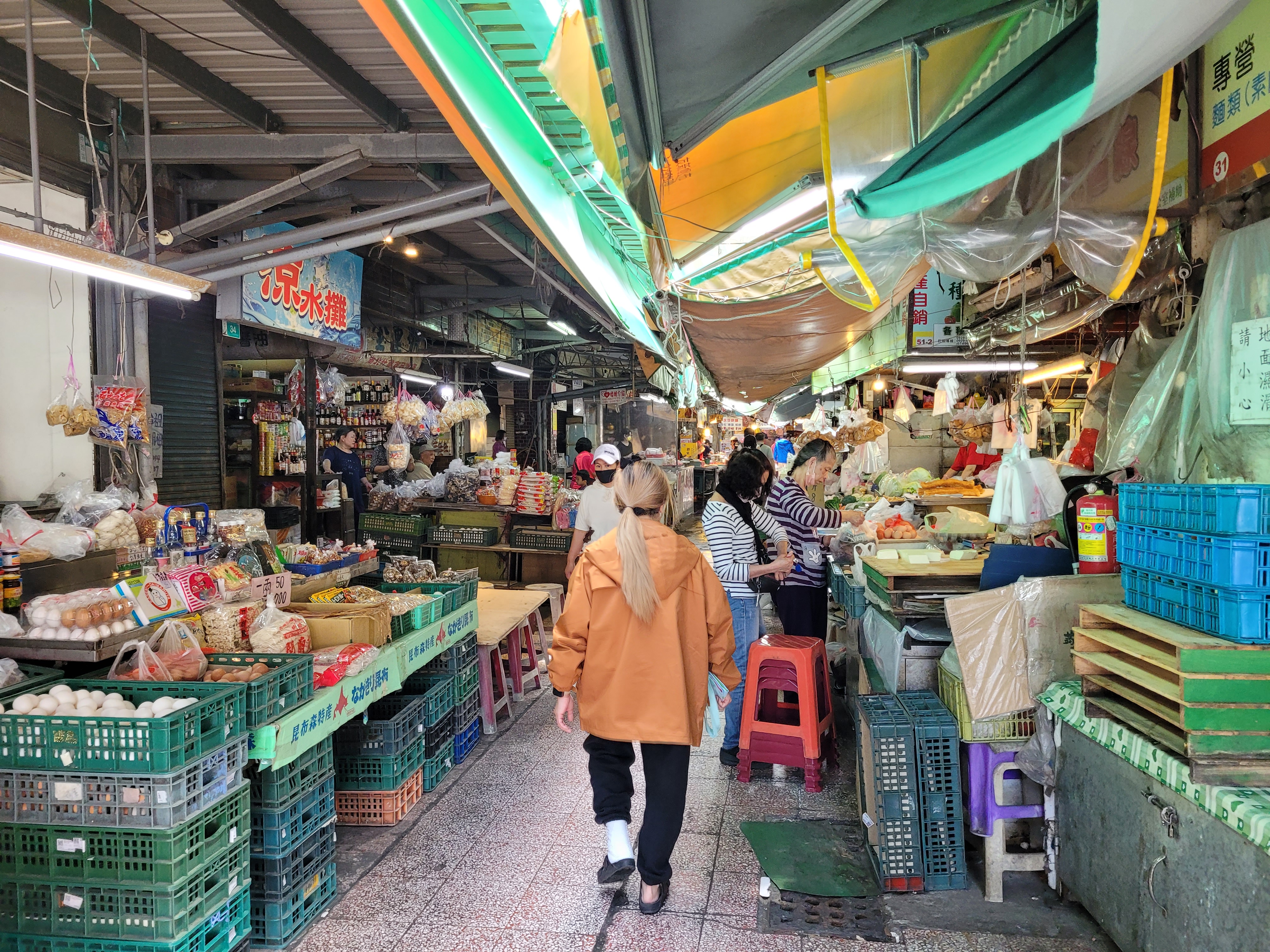 9/06/2025 - Another picture from inside a Tainan market