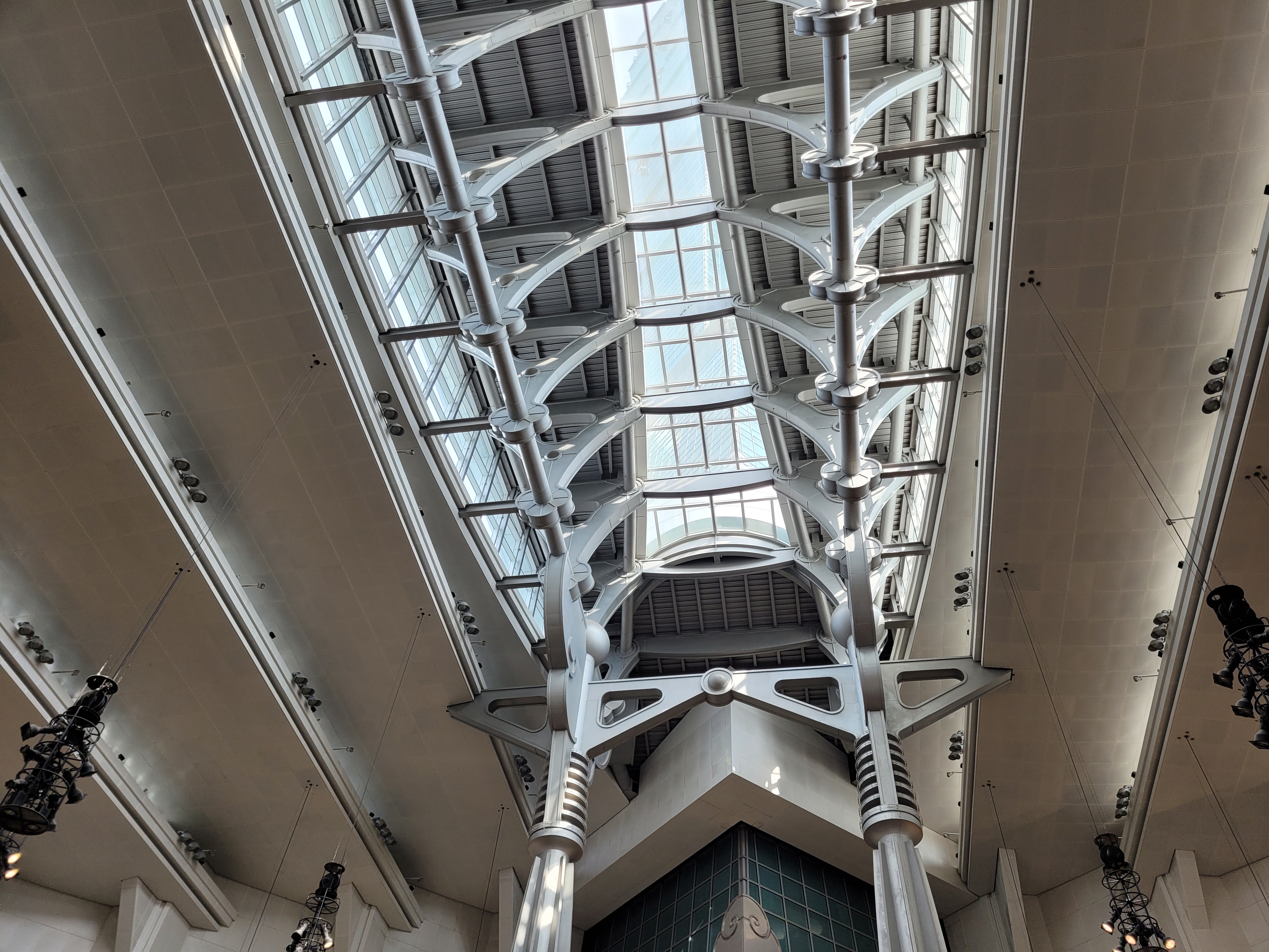 13/06/2025 - Inside Tapei 101 -
								Inside the Taipei 101 tower, from the ground floor to the 5th floor, there is a shopping mall with a lot of luxury brands.
								After that, there are offices from the 6th to the 87th floor.
								Finally, on the 88th and 89th floors, there is an observatory with a great view of the city.
