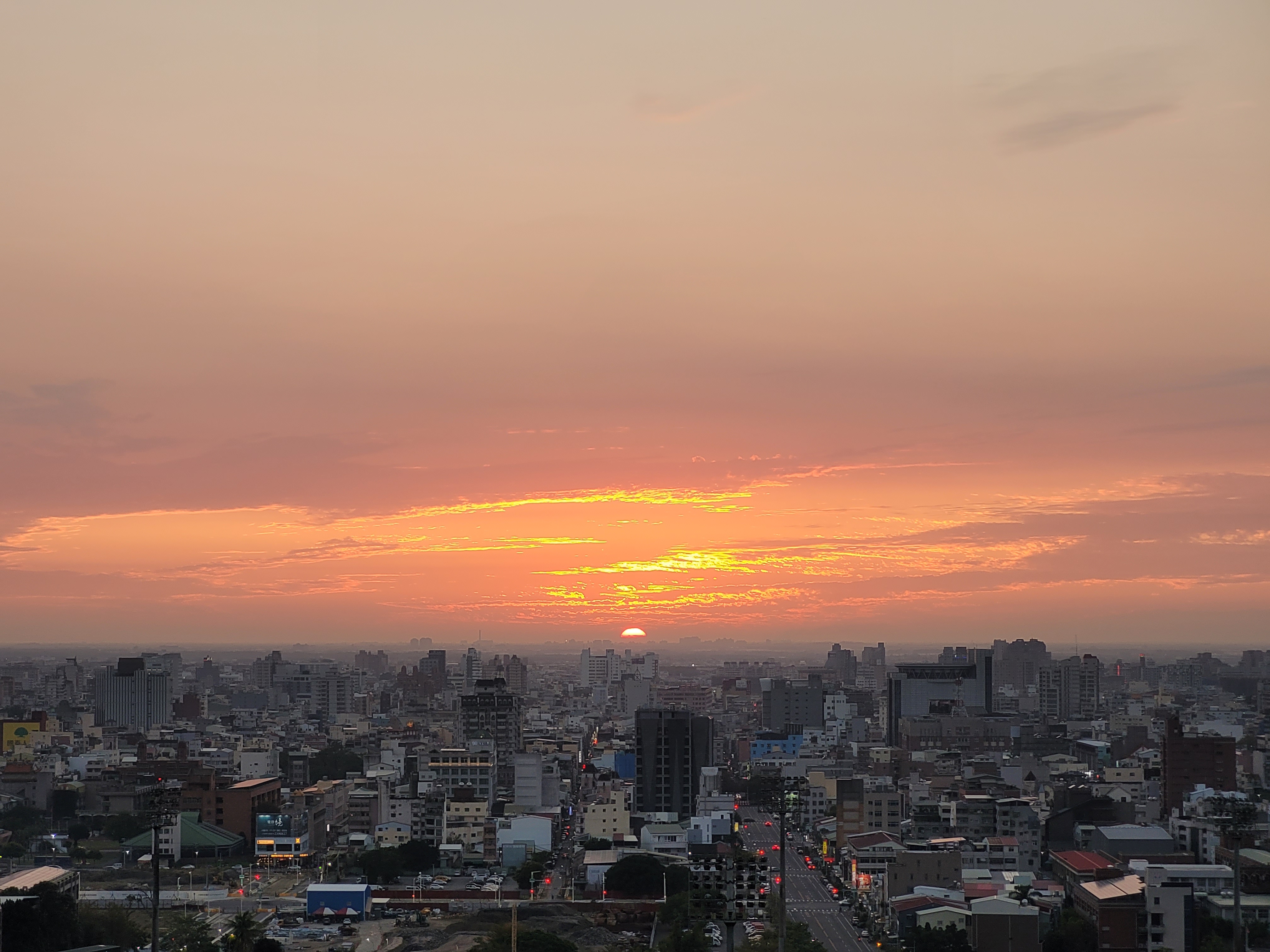 02/03/2025 - Chiayi sunset -
					Chiayi is a city located in the south of Taiwan and is known for its rich cultural heritage and beautiful landscapes.