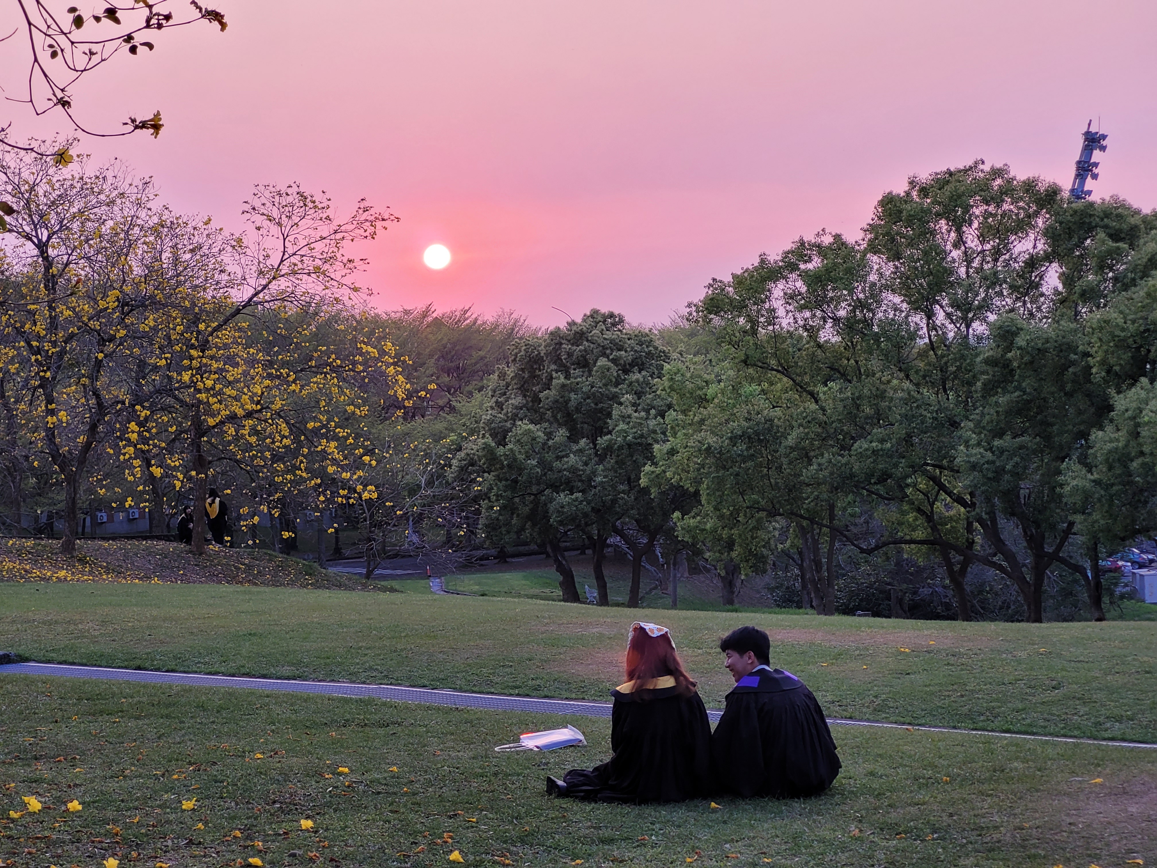 24/03/2025 - Couple watching the sunset