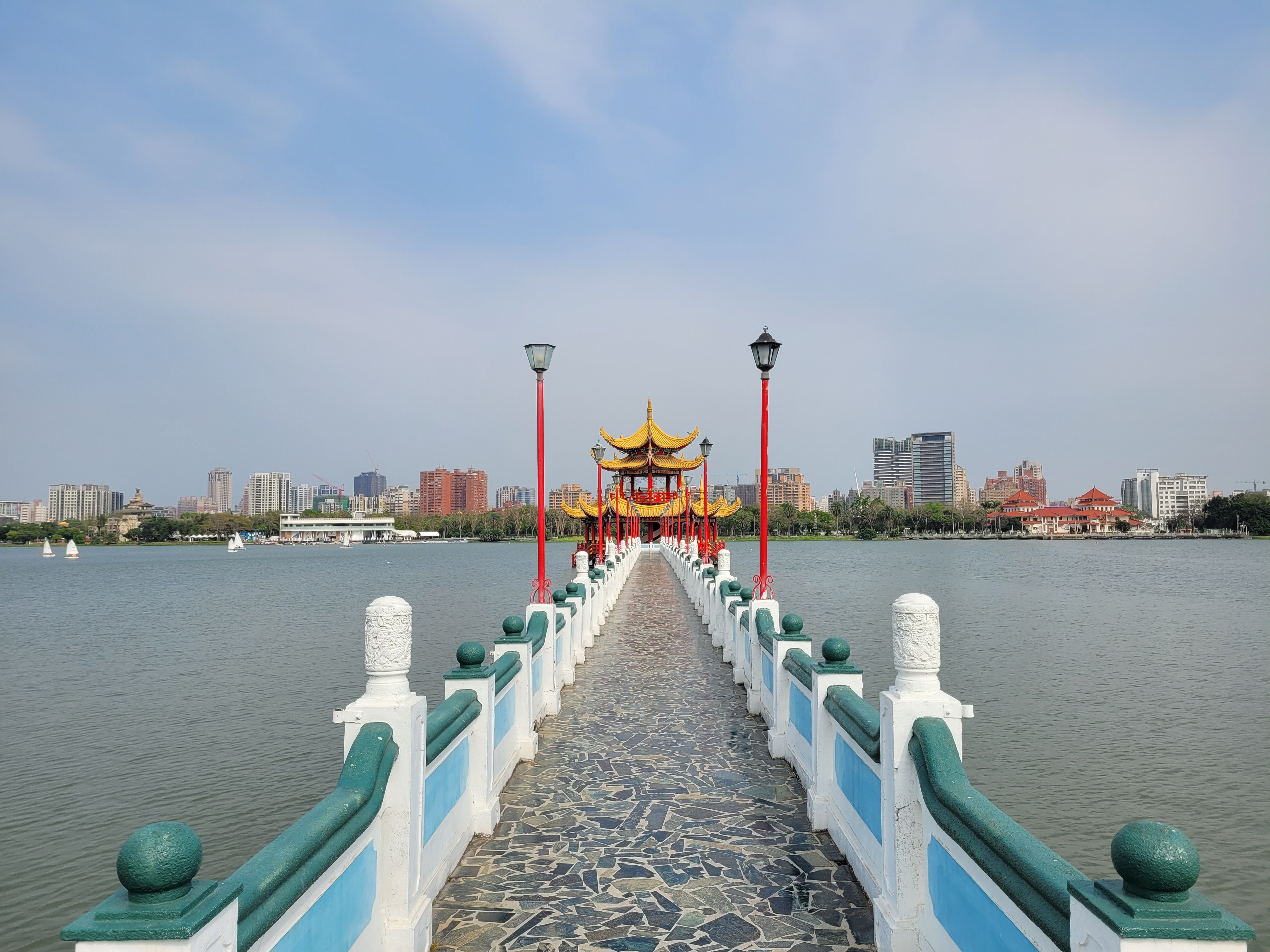 03/04/2025 - Small Temple on Lotus Pond
