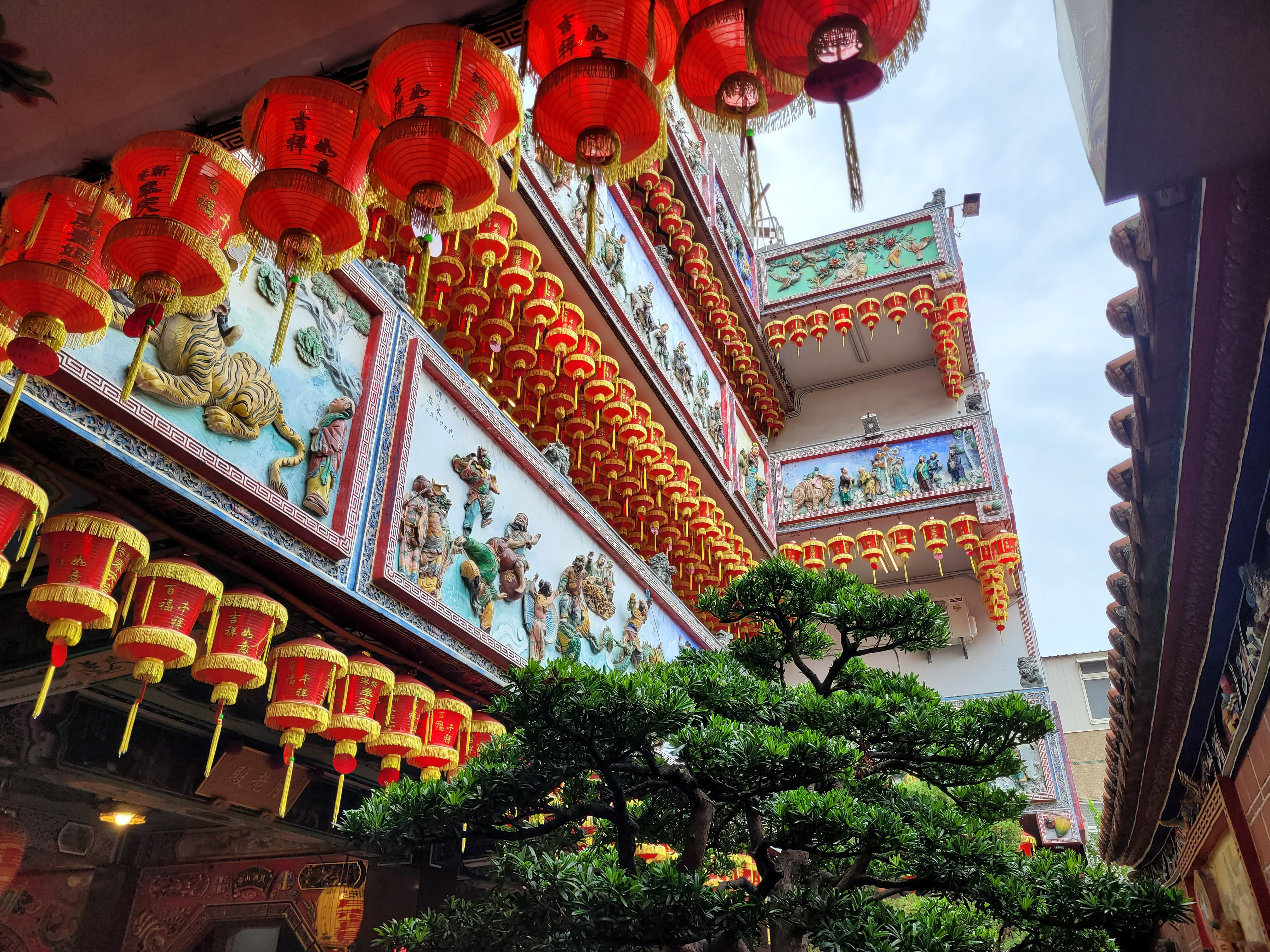 28/04/2025 - Xingang Fengtian Temple -
					Xingang Fengtian Temple is a temple located in Chiayi County.
					It is dedicated to the goddess Mazu, who is the deity of fishermen and sailors.
					The temple is known for its architecture, festivals, and celebrations.
