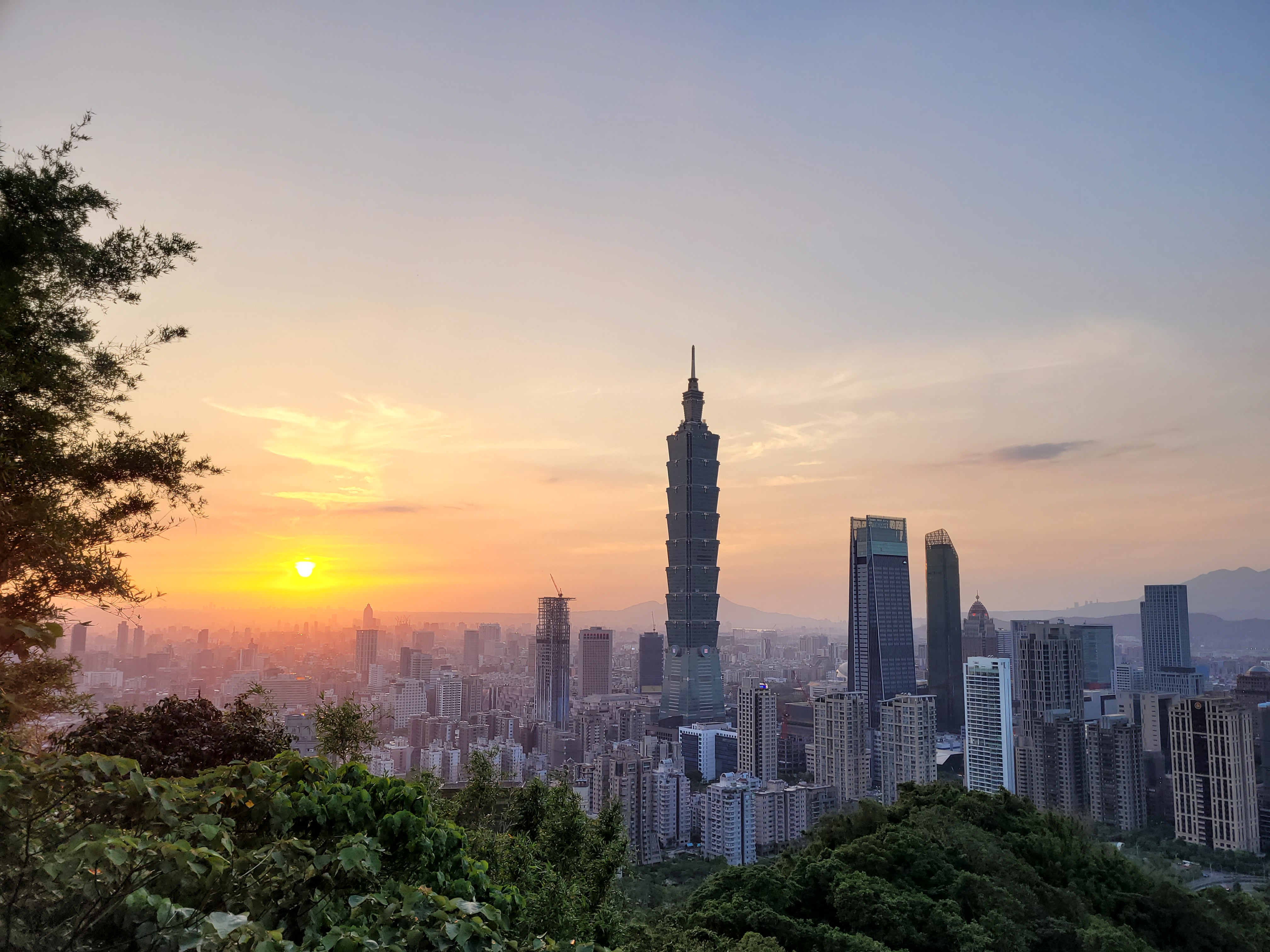 03/05/2025 - Sunset on Taipei -
								Sunset on Taipei from the Elephant Mountain.
								We see the whole city and Taipei 101, the tallest building in Taiwan and tallest in the world at the time of its completion in 2004 (508 meters).
								