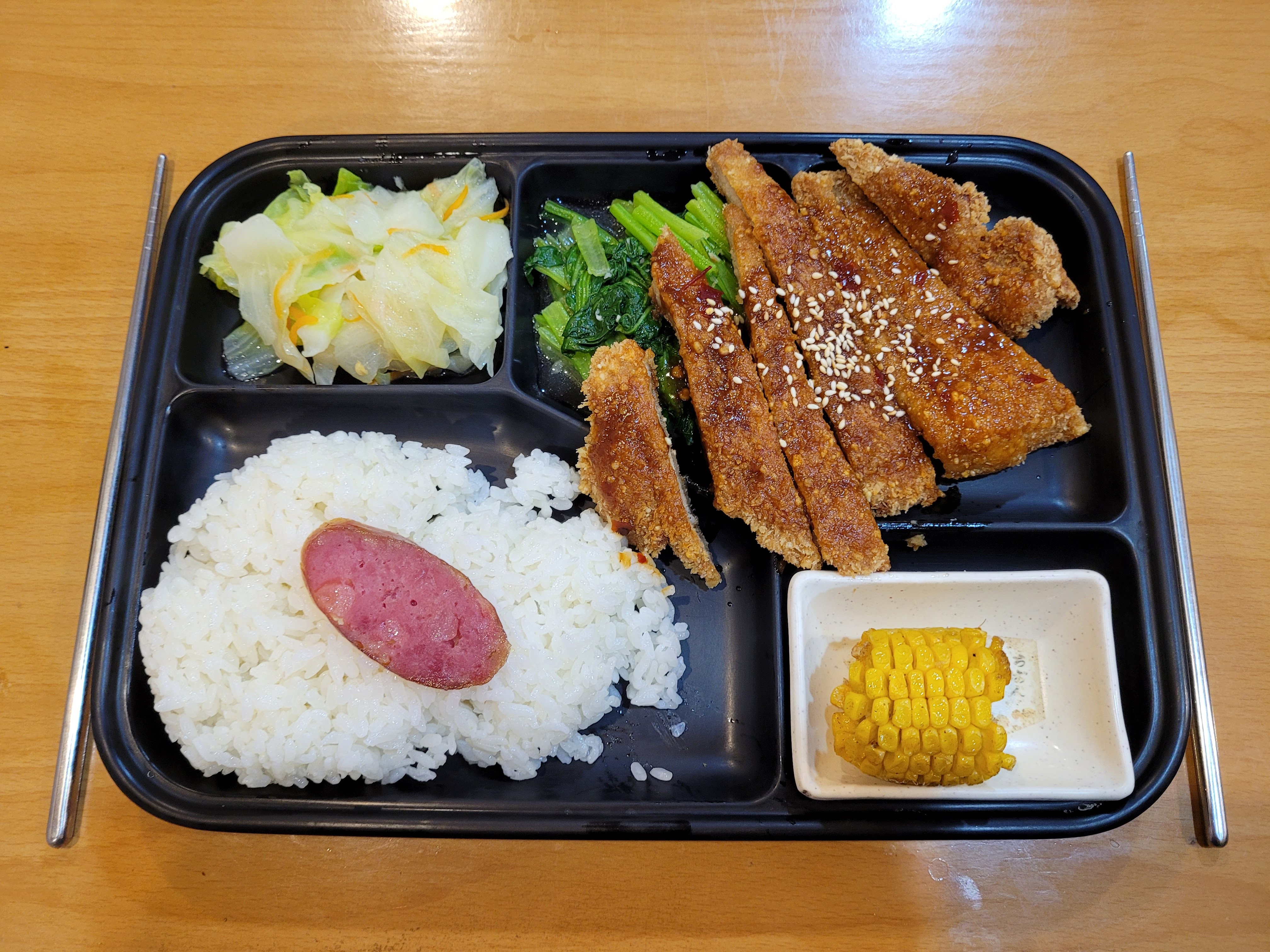 11/05/2025 - Classic Taiwanese simple meal -
								A simple meal in Taiwan usually consists of rice, vegetables, and a meat dish.
								This shows a typical meal with some rice, lettuce, spinash, corn and fried chicken with a sauce.
								We can also take as many rice, soup and tea as we want depending on our hunger.
								